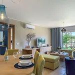 Апартаменты Flh Garden Flat