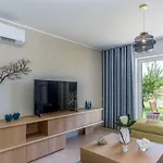 Апартаменты Flh Garden Flat